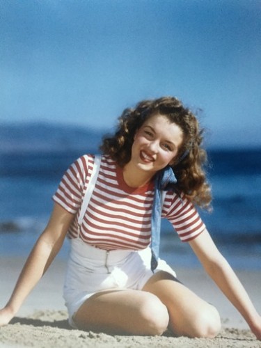 Becoming Marilyn (1945) by Andre De Dienes