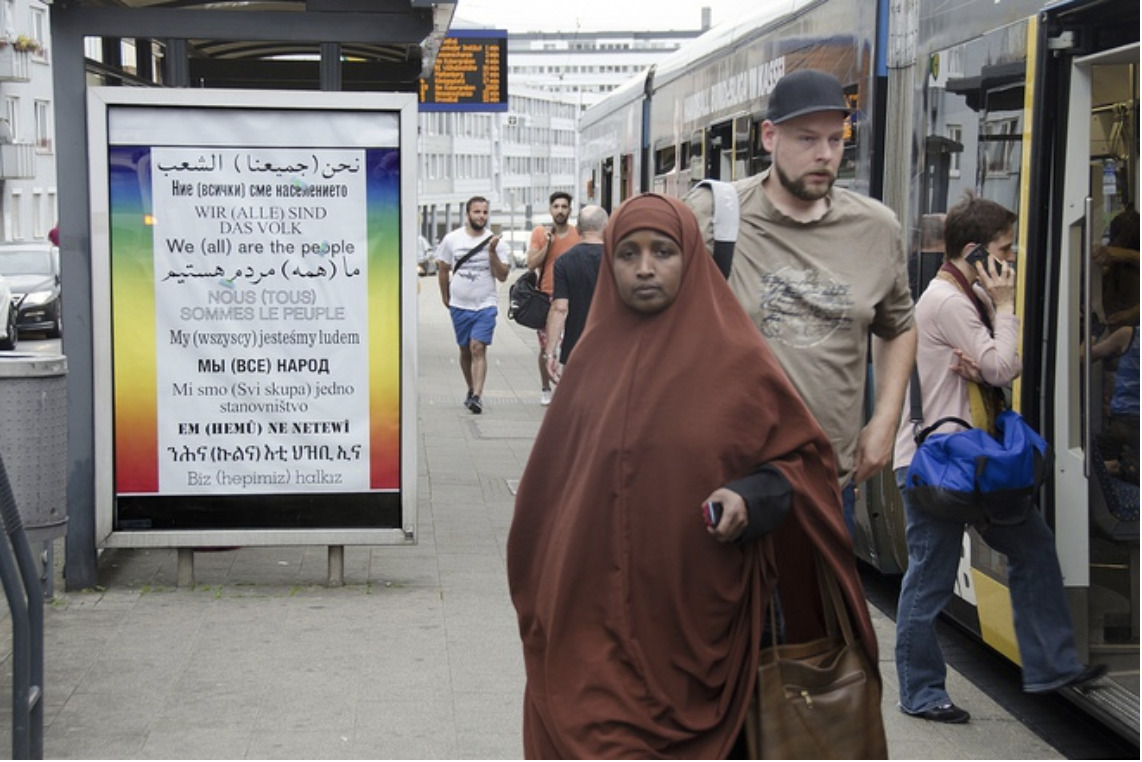 Foto Von “WIR (ALLE) SIND DAS VOLK, 2003-17” Plakate Zur Zeit Der Documenta 14, 2017. by Hans Haacke