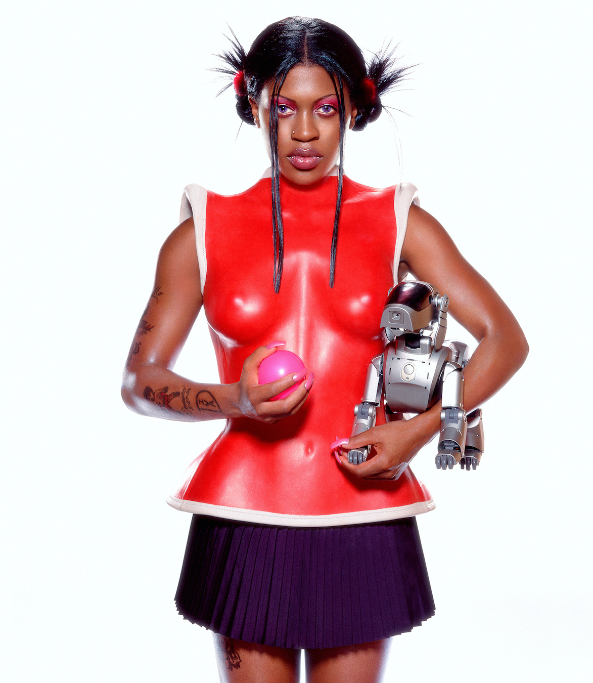 Lil’ Mo, With Robot Dog, New York by Markus Klinko