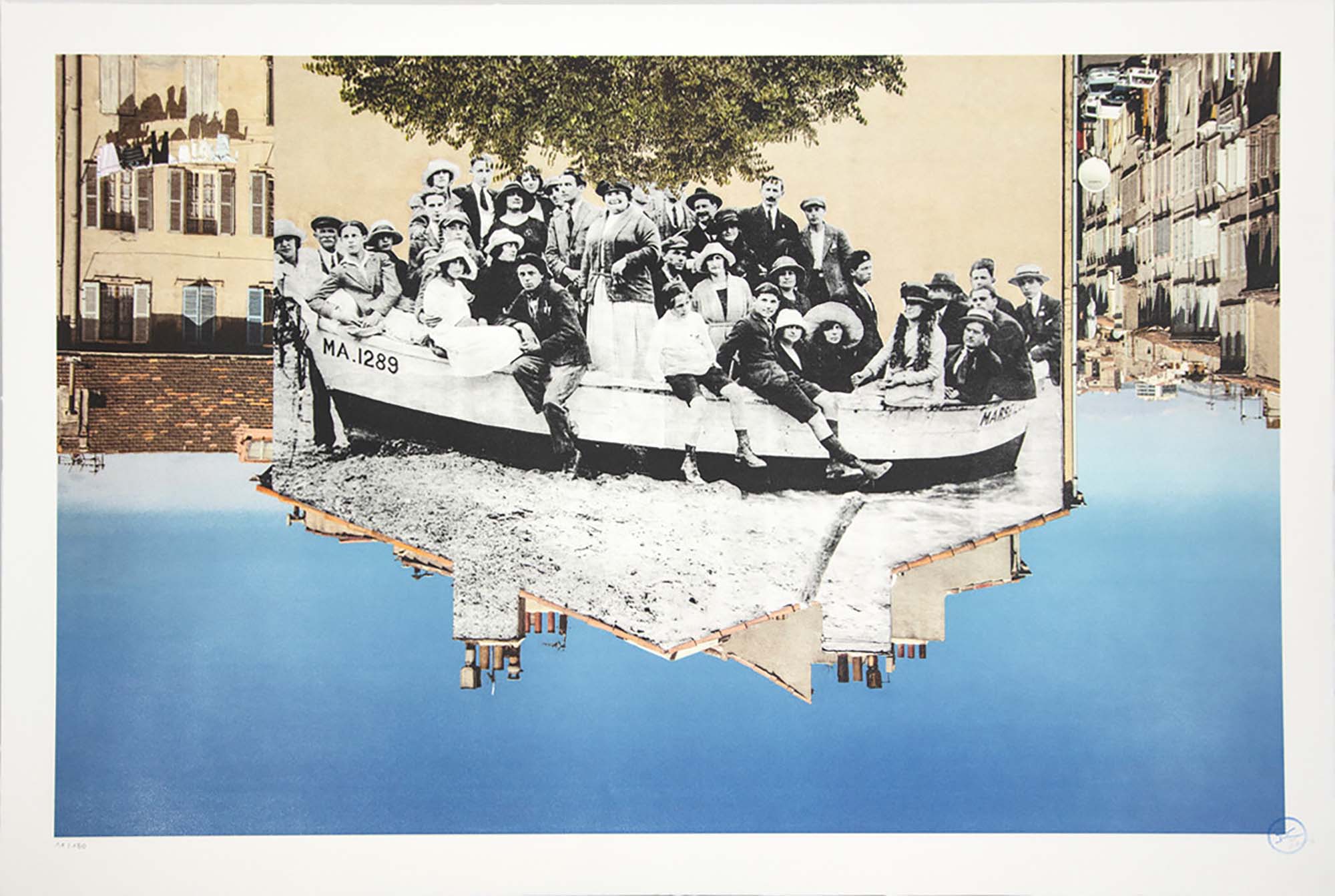 Unframed, un Groupe Posant Dans une Barque 1930 by JR